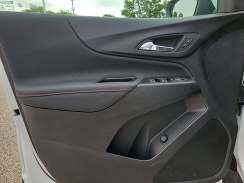 Used 2022 Chevrolet Equinox RS w/ LPO, Floor Liner Package FWD image 16