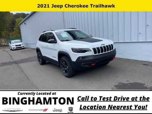 Used 2021 Jeep Cherokee Trailhawk AWD/4WD image 3