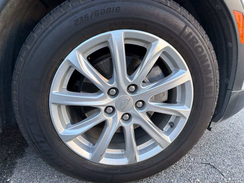 Used 2022 Cadillac XT4 Luxury w/ Driver Awareness Package FWD image 5