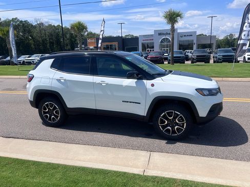 New 2026 Jeep Compass Trailhawk AWD/4WD image 3