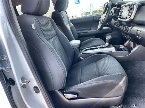 Used 2021 Toyota Tacoma SR5 w/ Trail Edition image 12