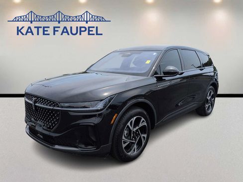 Used 2025 Lincoln Nautilus Premier w/ Jet Appearance Package AWD/4WD image 3