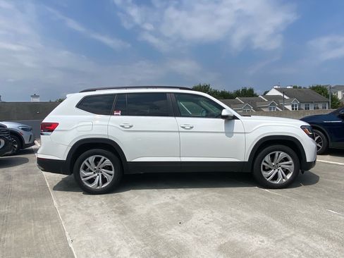 Certified 2023 Volkswagen Atlas SE w/ Panoramic Sunroof Package AWD/4WD image 2