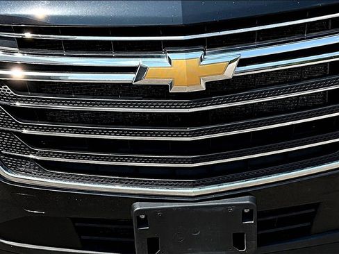 Used 2021 Chevrolet Traverse LT image 32