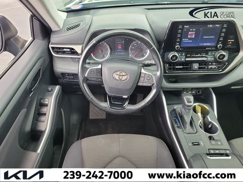 Used 2021 Toyota Highlander LE FWD image 17