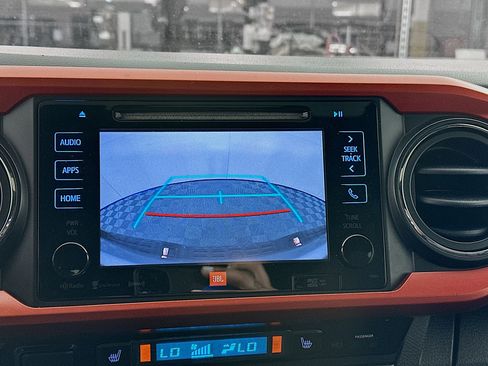 Used 2016 Toyota Tacoma TRD Off-Road image 21