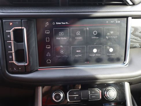 Used 2022 GMC Yukon Denali w/ Denali Ultimate Package AWD/4WD image 29