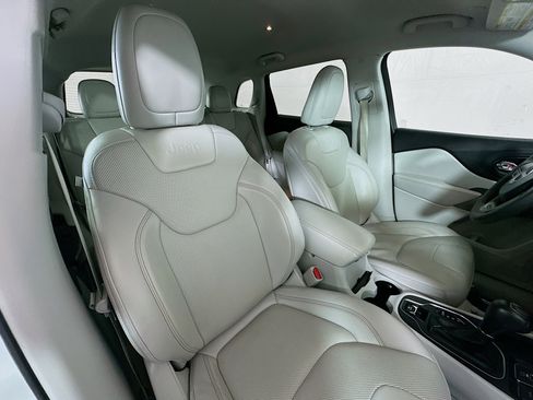 Used 2022 Jeep Cherokee Latitude Lux w/ Mopar Interior Package image 25