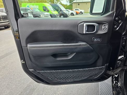 Used 2020 Jeep Wrangler Unlimited Sahara AWD/4WD image 12