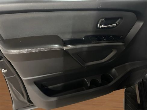 Used 2015 Nissan Titan SV image 10