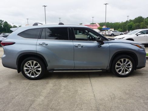 Used 2024 Toyota Highlander Limited FWD image 22