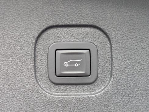 Used 2017 Chevrolet Equinox Premier w/ Enhanced Convenience Package FWD image 12