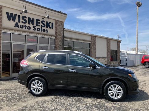 Used 2016 Nissan Rogue SV AWD/4WD image 2