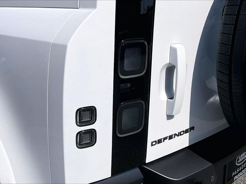 New 2026 Land Rover Defender 110 X-Dynamic SE AWD/4WD image 8