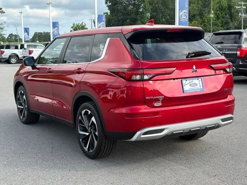 Used 2023 Mitsubishi Outlander SE FWD image 3