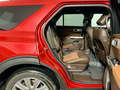 Used 2021 Ford Explorer King Ranch w/ Premium Technology Package image 33