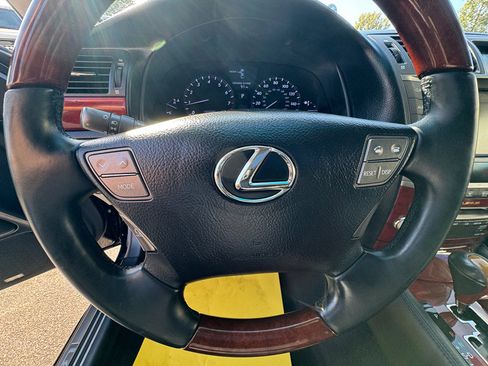 Used 2011 Lexus LS 460 w/ Comfort Pkg RWD image 20