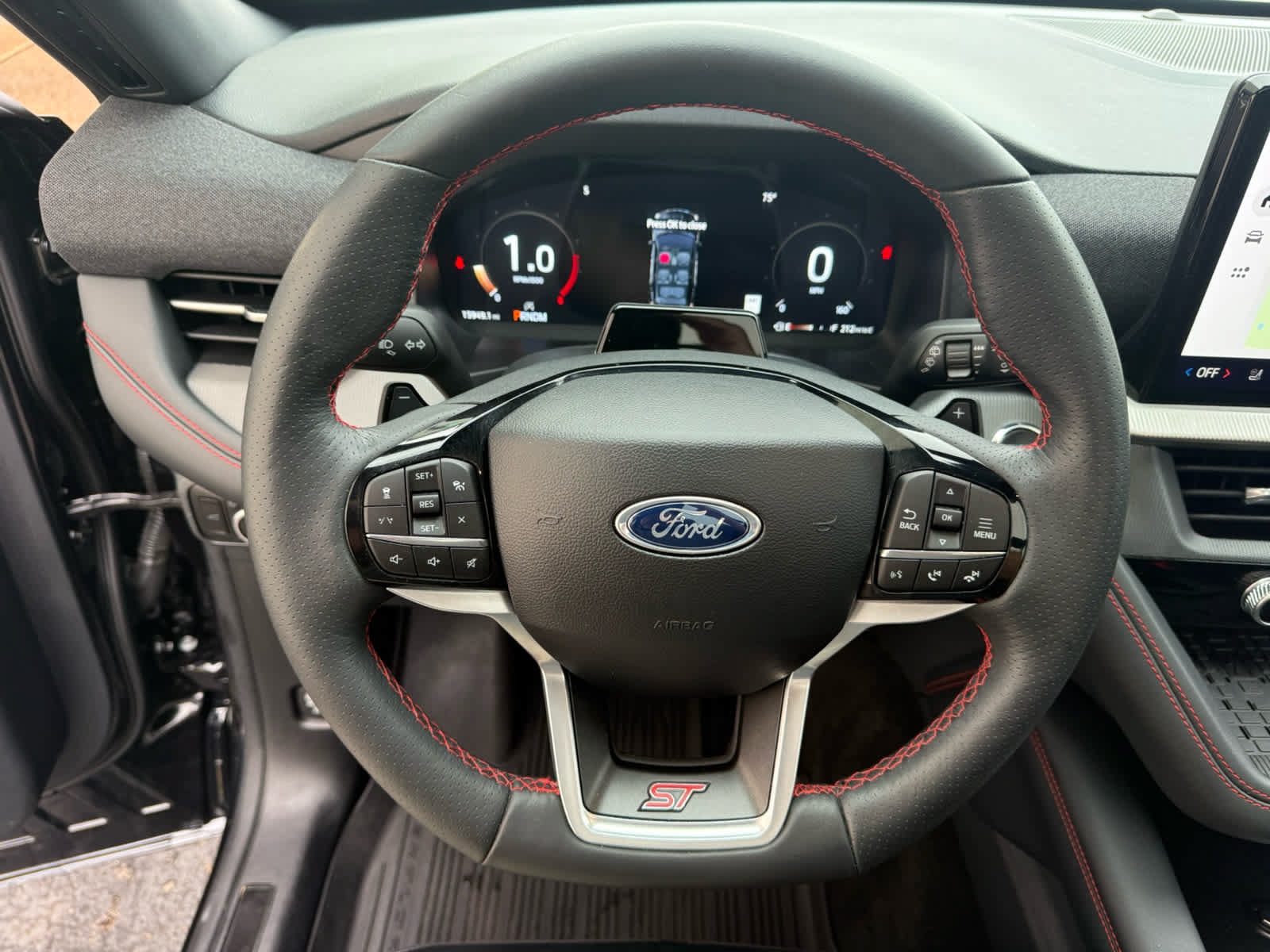 Used 2025 Ford Explorer ST w/ Sun And Sound Package AWD/4WD image 2
