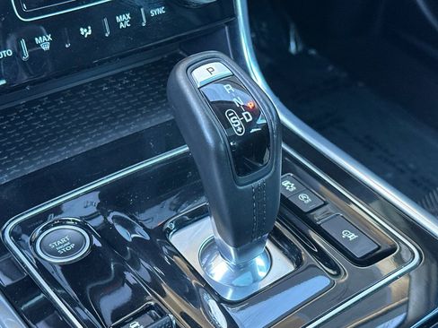 Used 2020 Jaguar XE S image 21