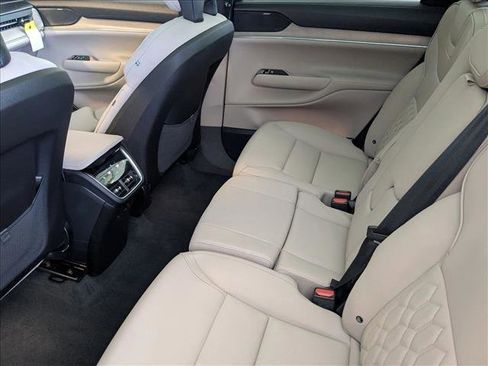 New 2025 Volvo EX90 Plus image 16