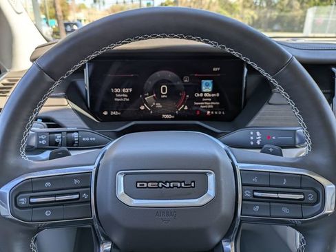 Used 2025 GMC Acadia Denali FWD image 31