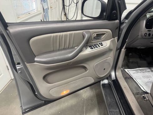 Used 2003 Toyota Sequoia Limited image 20