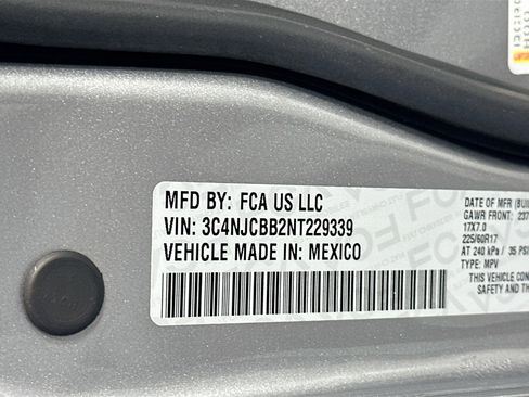 Used 2022 Jeep Compass Latitude w/ Sun and Sound Group FWD image 31