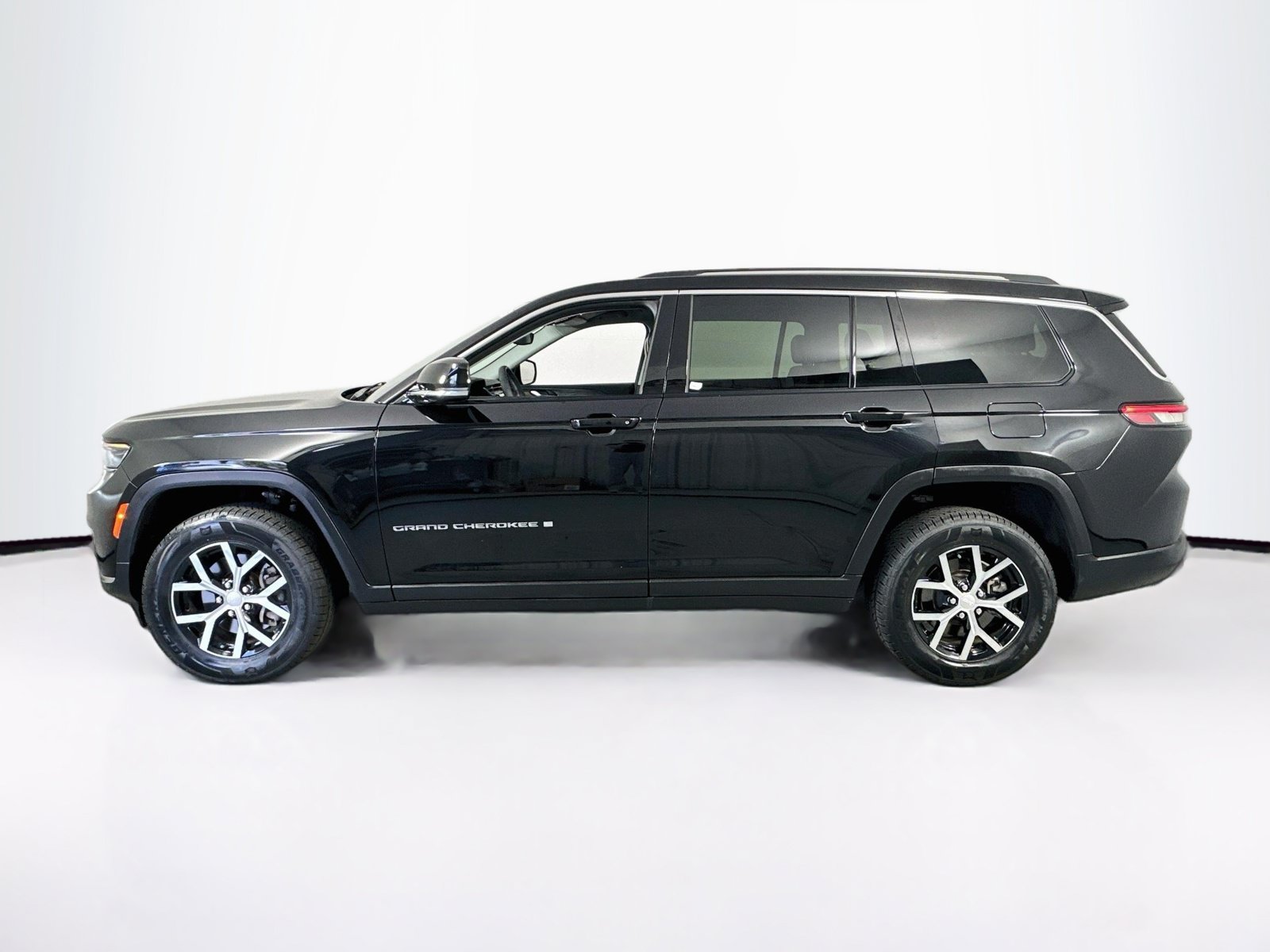 Used 2023 Jeep Grand Cherokee L Limited RWD image 8