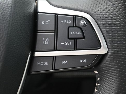 Certified 2025 Toyota Sienna XSE w/ XSE Plus Package image 18