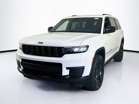 Used 2023 Jeep Grand Cherokee L Laredo RWD image 1