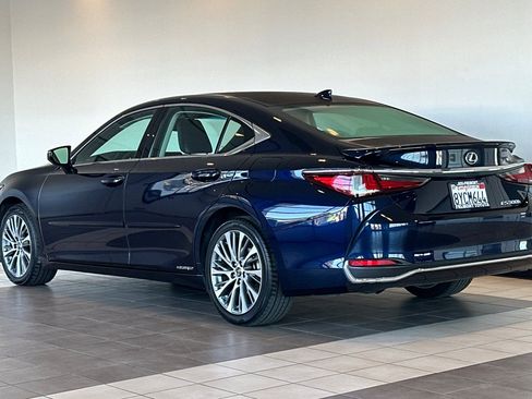 Used 2021 Lexus ES 300h w/ Premium Package image 6