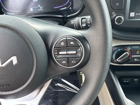 Used 2025 Kia Soul LX w/ LX Technology Package FWD image 25
