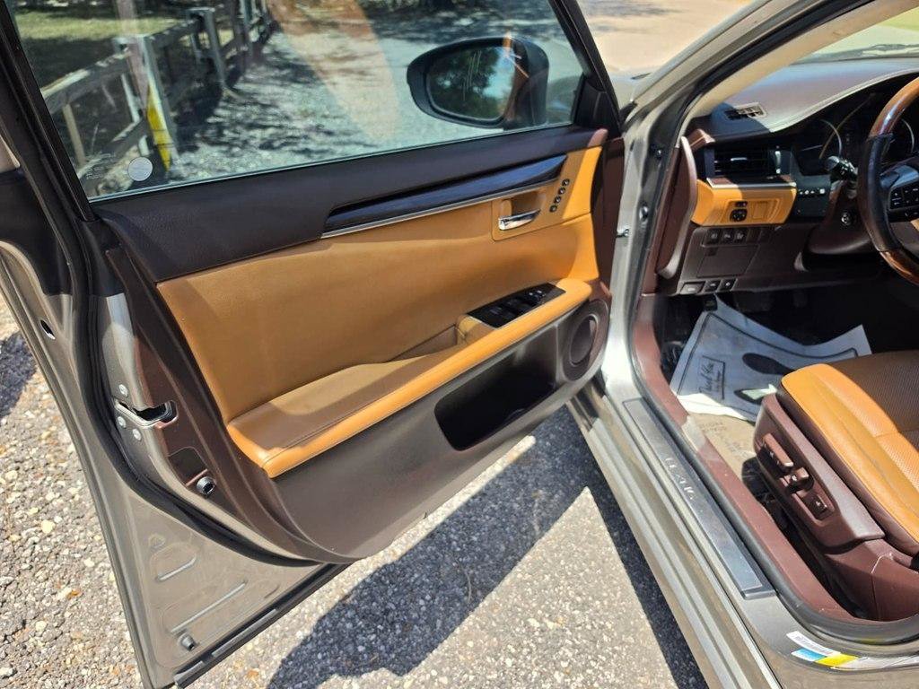 Used 2016 Lexus ES 350 w/ Navigation System Package FWD image 3