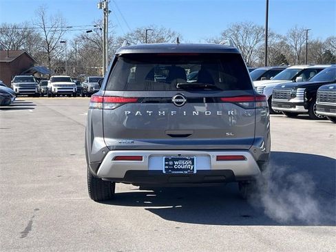 Used 2023 Nissan Pathfinder SL image 5