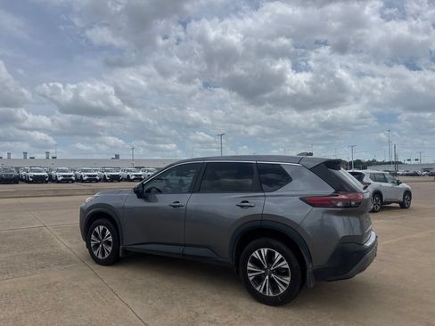 Used 2023 Nissan Rogue SV FWD image 14