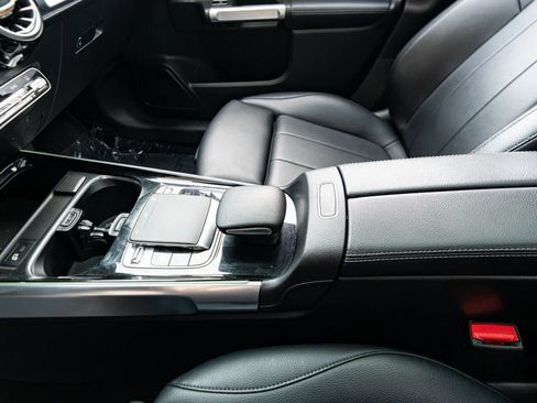 Used 2020 Mercedes-Benz GLB 250 4MATIC w/ Premium Package image 45