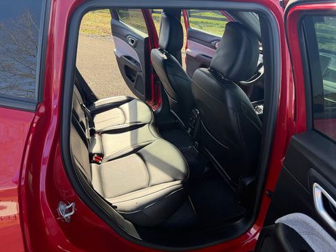 Used 2023 Jeep Compass Latitude image 12