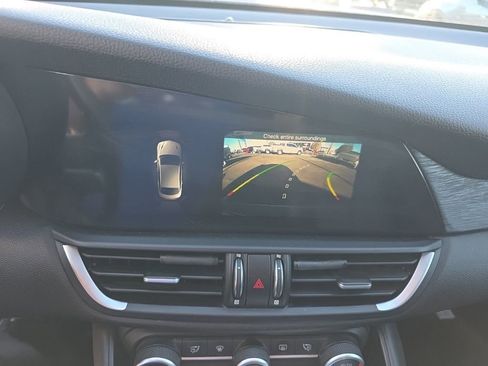 Used 2019 Alfa Romeo Giulia image 18