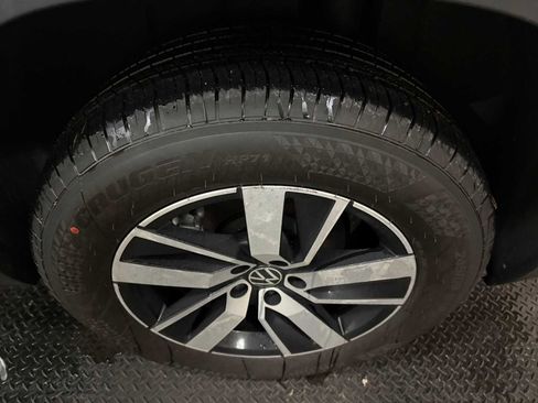 Certified 2022 Volkswagen Atlas SE image 9