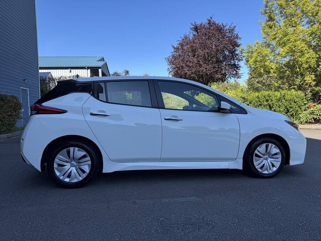 Used 2025 Nissan Leaf S FWD image 2