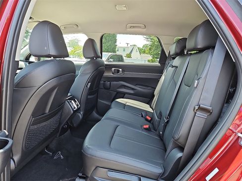 New 2025 Kia Sorento S image 7