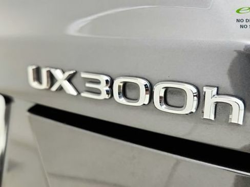 Used 2025 Lexus UX 300h FWD image 34