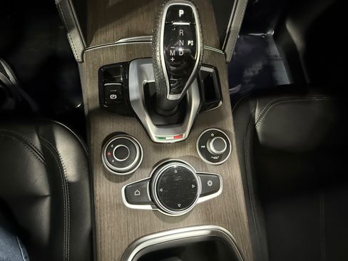 Used 2022 Alfa Romeo Stelvio Ti image 30