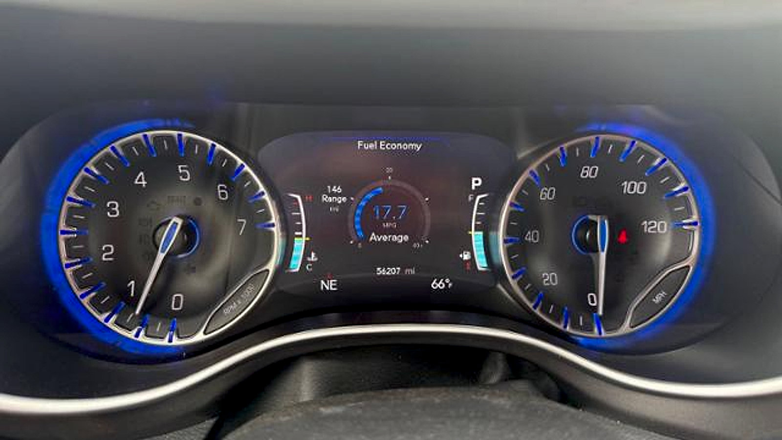 Used 2024 Chrysler Pacifica Touring-L FWD image 27