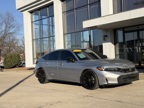 Used 2025 Honda Civic Sport image 2