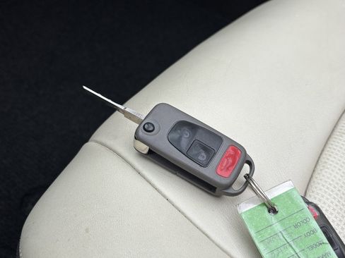 Used 2007 Chrysler Crossfire Limited image 22