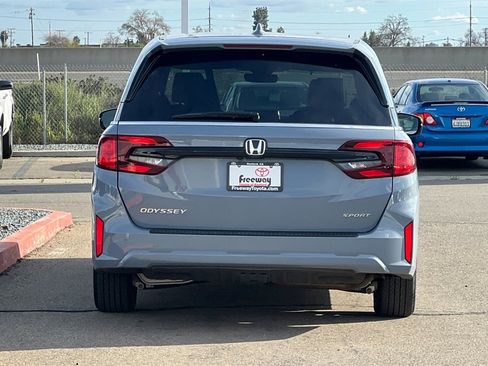 Used 2025 Honda Odyssey Sport-L image 6
