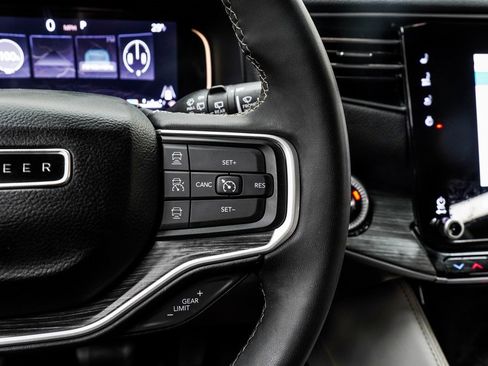 Used 2024 Jeep Wagoneer L Series II w/ Flexible Seating Group image 37