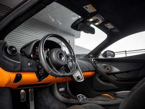 Used 2016 McLaren 570S Coupe RWD image 31