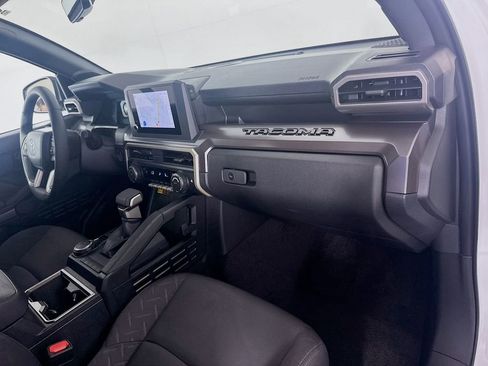 Used 2025 Toyota Tacoma SR5 image 27